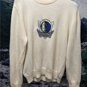 Dallas Mavericks Cream Sweater. Embroidered Lettering.
